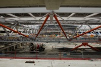 Les travaux avancent � grands pas sur le chantier du futur chaudron de 50186 places du LOSC. L'ouverture est pr�vue pour le 04 Juillet 2012, patience, patience...<br />PHOTO JOHAN BEN AZZOUZ / LA VOIX DU NORD