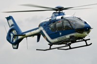 Le tr�s mauvais temps de l'�dition 2011 du meeting a�rien de Prouvy-Valenciennes n'a pas emp�ch� le superbe h�licopt�re biturbine EC135 de la Gendarmerie nationale de surveiller l'�v�nement de pr�s.<br />PHOTO JOHAN BEN AZZOUZ / LA VOIX DU NORD