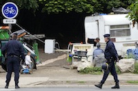 D�mantelement d'un camp de rom compos� de deux cents personnes et d'une trentaine de caravanes dans la m�tropole lilloise.<br />PHOTO JOHAN BEN AZZOUZ / LA VOIX DU NORD