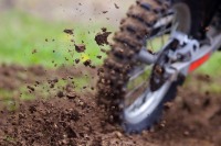 Pr�s de 250 pilotes ont concourru pour le 108e motocross sur les remparts du Quesnoy.<br />PHOTO JOHAN BEN AZZOUZ / LA VOIX DU NORD