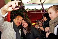Dany Boon et son �quipe �taient au Gaumont de valenciennes dans le cadre de la tourn�e d'avant-premi�res pour le film Rien � D�clarer.<br />PHOTO JOHAN BEN AZZOUZ / LA VOIX DU NORD