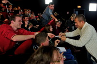 Dany Boon et son �quipe �taient au cin�ma Le Sonhir � Hirson dans le cadre de la tourn�e d'avant-premi�res pour le film Rien � D�clarer.<br />PHOTO JOHAN BEN AZZOUZ / LA VOIX DU NORD