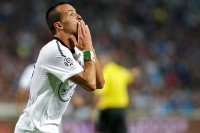 Ouverture du score par Foued KEDIR, mais la joie sera de courte dur�e pour le Valenciennois avec l'�galisation de l'OM quelques secondes plus tard !<br />PHOTO JOHAN BEN AZZOUZ / LA VOIX DU NORD
