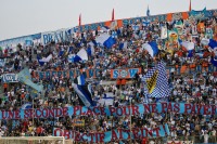 Les supporters Marseillais semblent convaincus que la deuxi�me place du championnat de Ligue 1 est une volont� des dirigeants du club... le versement de primes aux joueurs en cas de titre coutant presque une dizaine de millions d'euros. En attendant, le champion 2010-2011 c'est bel et bien le LOSC !<br />PHOTO JOHAN BEN AZZOUZ / LA VOIX DU NORD