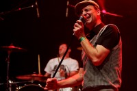 Les rockeurs de La Ruda ont enflamm� le palais des grottes lors de la premi�re soir�e du 9e festival B�tIZFest � Cambrai.<br />PHOTO JOHAN BEN AZZOUZ / LA VOIX DU NORD