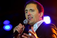 Dany Brillant est venu dans le nord avec sa fi�vre salsa pour l'ouverture d'Hautmont Belle-�le.<br />PHOTO JOHAN BEN AZZOUZ / LA VOIX DU NORD