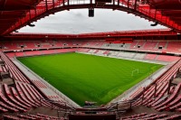 Les travaux � Nungesser II, alias le <i>Stade du Hainaut</i> se terminent. Le premier match dans ce beau chaudron de 25 000 places aura lieu le 26 Juillet avec la r�ception du champion allemand Dortmund dans le cadre d'une rencontre amicale.<br />PHOTO JOHAN BEN AZZOUZ / LA VOIX DU NORD