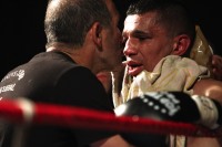 Le Wasquehalien Karim Chakim, sextuple champion de France super-plume, a d�croch� le titre de la communaut� europ�enne des Super-plumes apr�s un rude combat en 12 x 3 minutes avec le Portugais Antonio Joao Bento � Lessines en Belgique. <br />PHOTO JOHAN BEN AZZOUZ / LA VOIX DU NORD