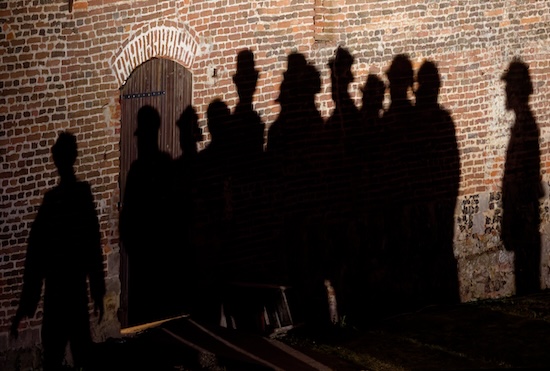 Une scène des Misérables transformée en théâtre d’ombres à Montreuil.